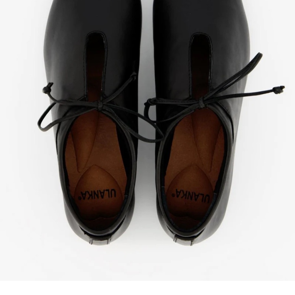 Black Women's Flats